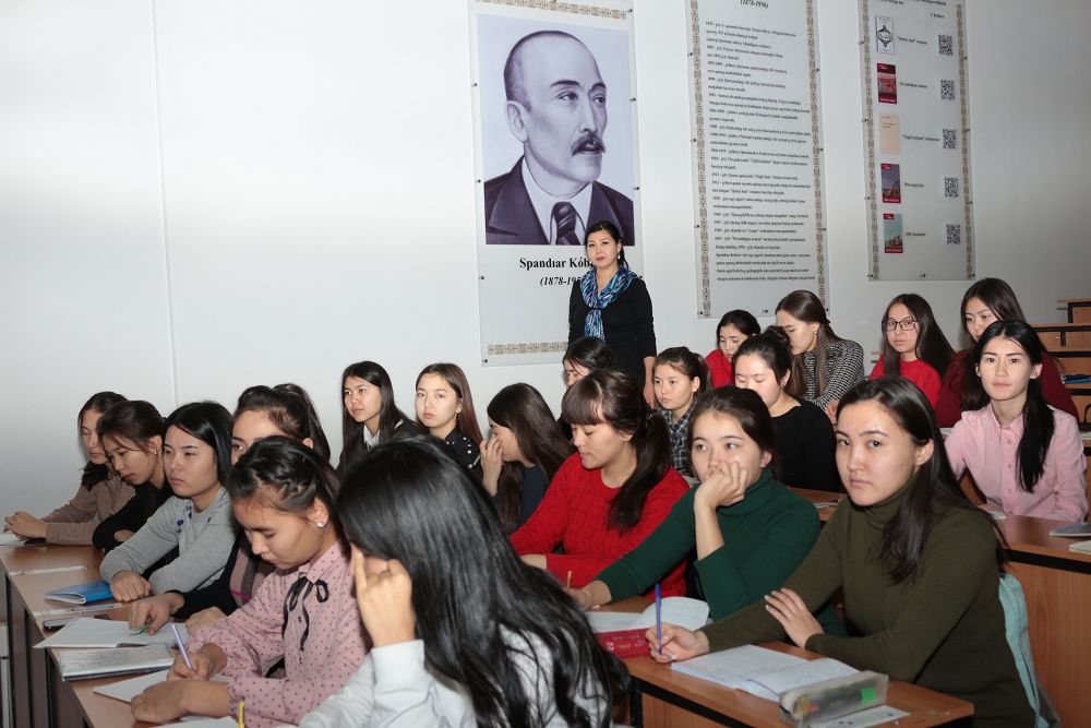 Ustaz qurmetine dárishana ashyldy