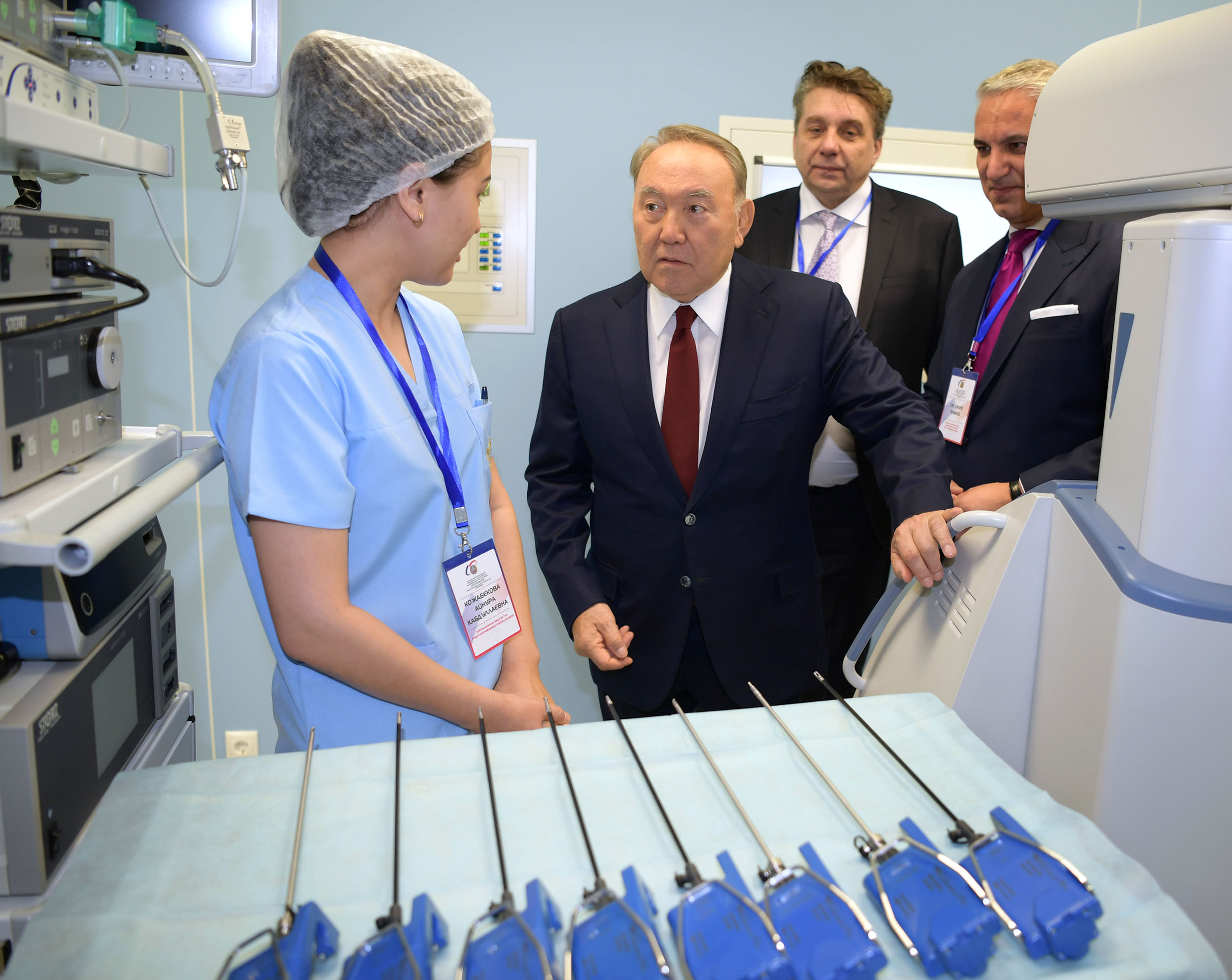 Elbasy robottalǵan hırýrgııanyń halyqaralyq referenstik jáne oqytý ortalyǵyna bardy