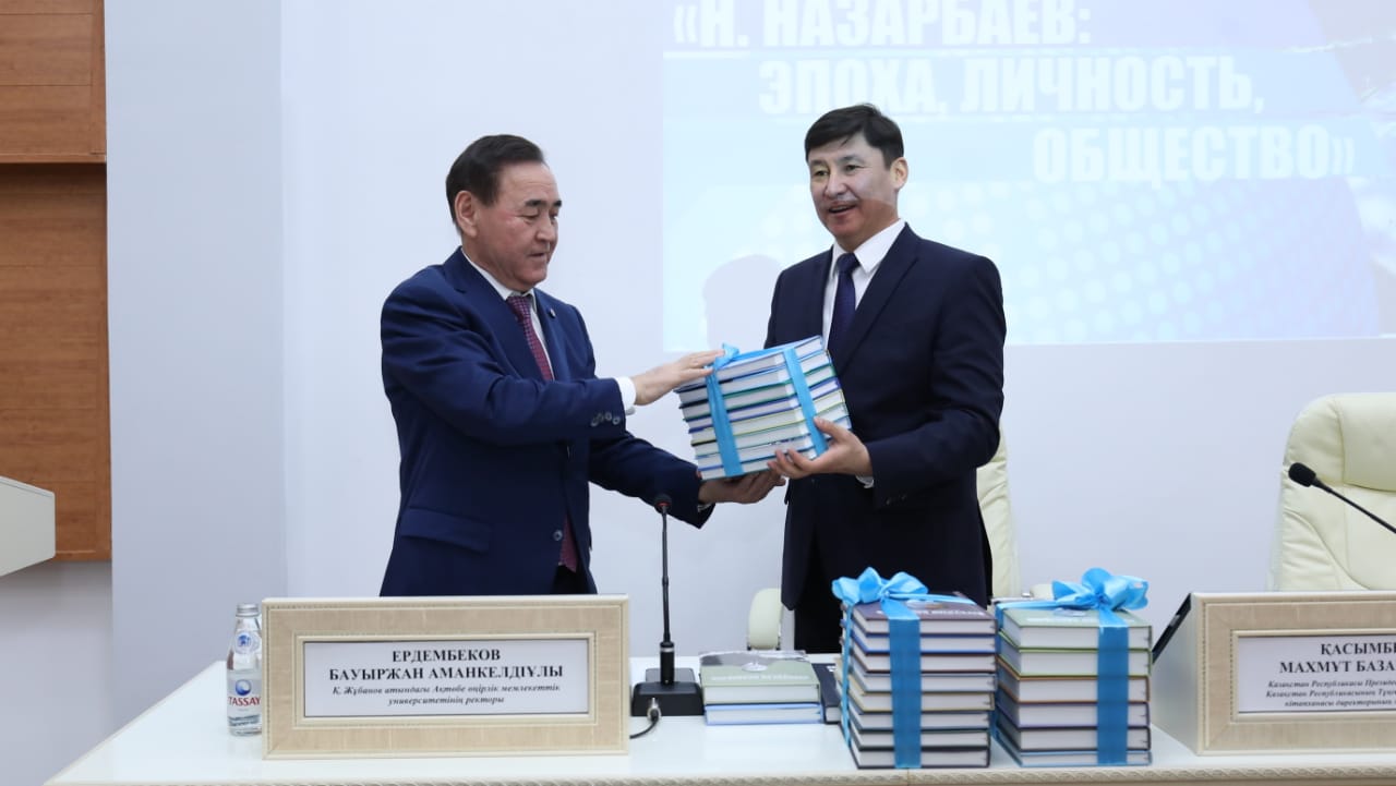 Elbasy kitaphanasy aqtóbelik joǵary oqý ornyna 350-den asa kitap tartý etti