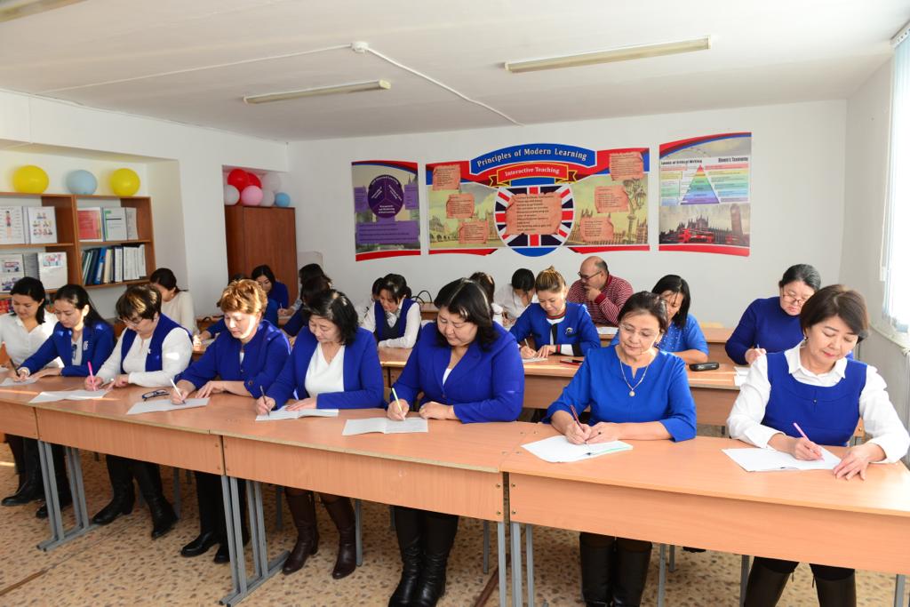 Atyraýlyqtar jalpyulttyq dıktant jazýǵa qatysty