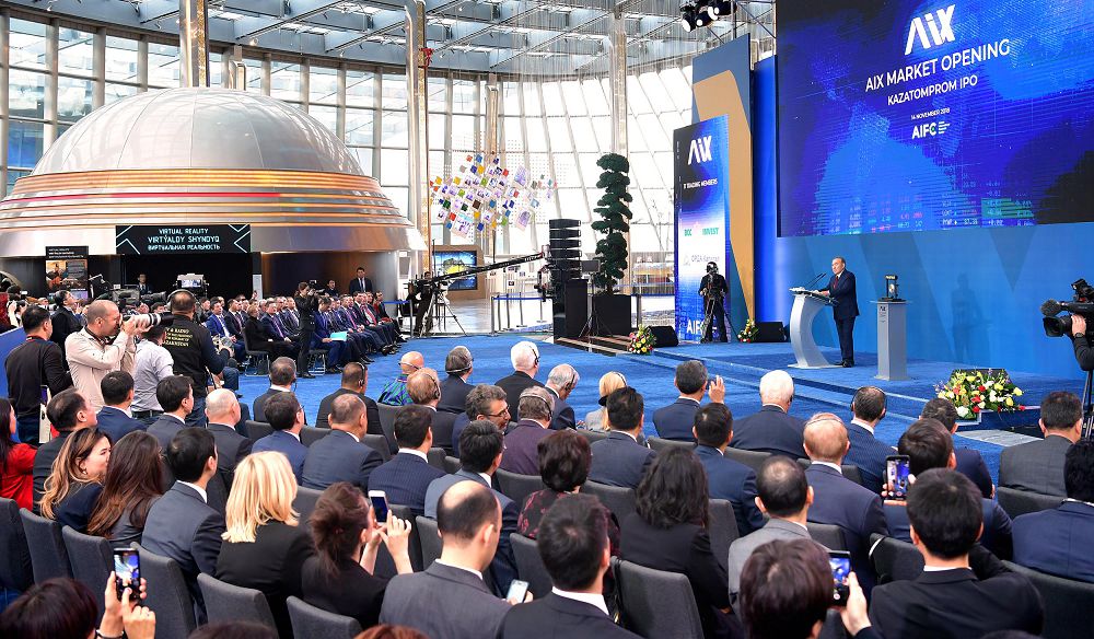 Elbasy halyqaralyq bırjanyń alǵashqy saýda-sattyq rásimin bastap berdi