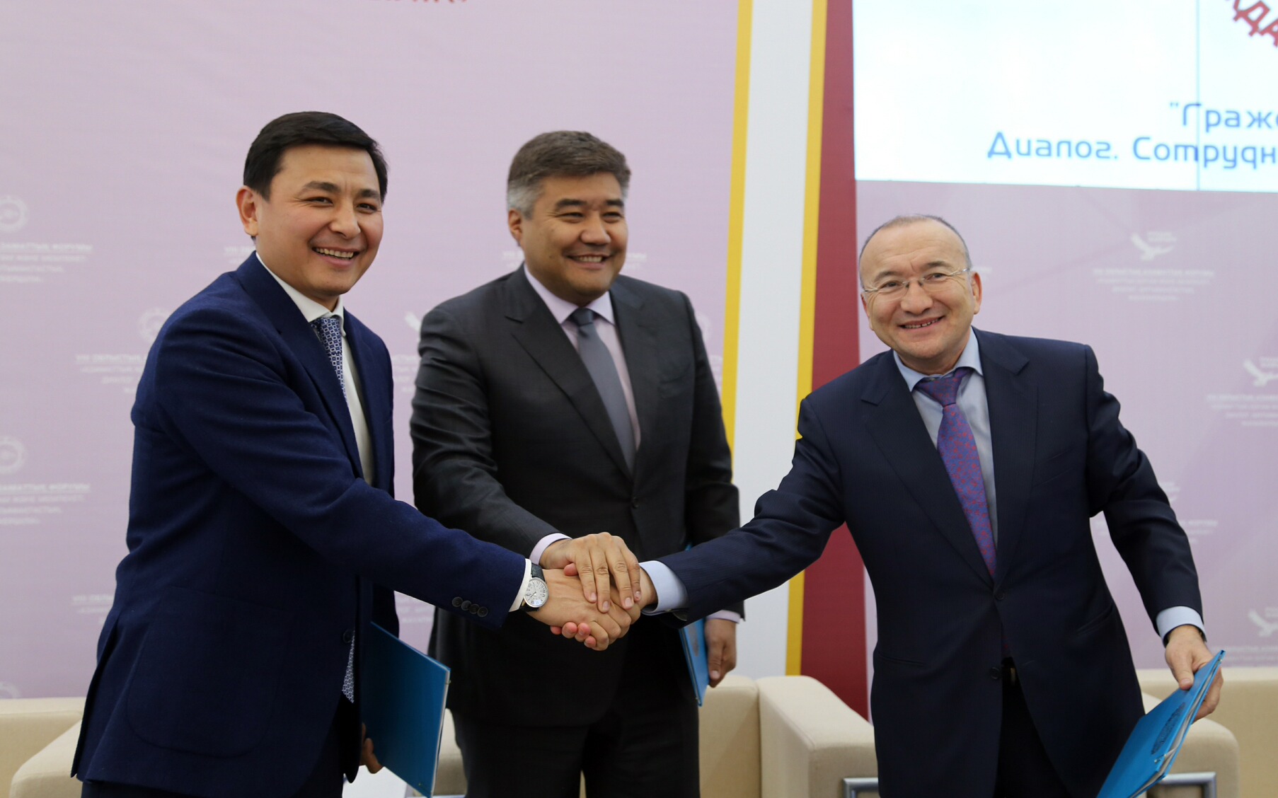 D.Káletaev Batys Qazaqstan oblysynda ótip jatqan Azamattyq Forýmnyń jumysyna qatysty