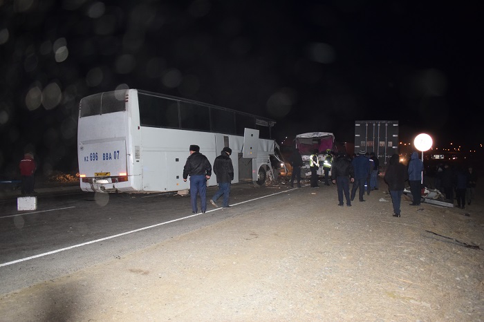 Qyzylordada jolaýshylar avtobýsy soqtyǵysty