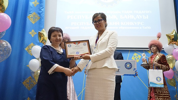 Almatyda ınklıýzıvti bilim berýdiń úzdik oqytýshylary anyqtaldy