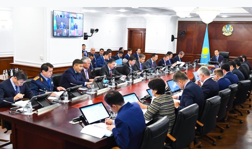 Úkimette «Nurly jol» memlekettik baǵdarlamasynyń iske asyrylý barysy qaraldy