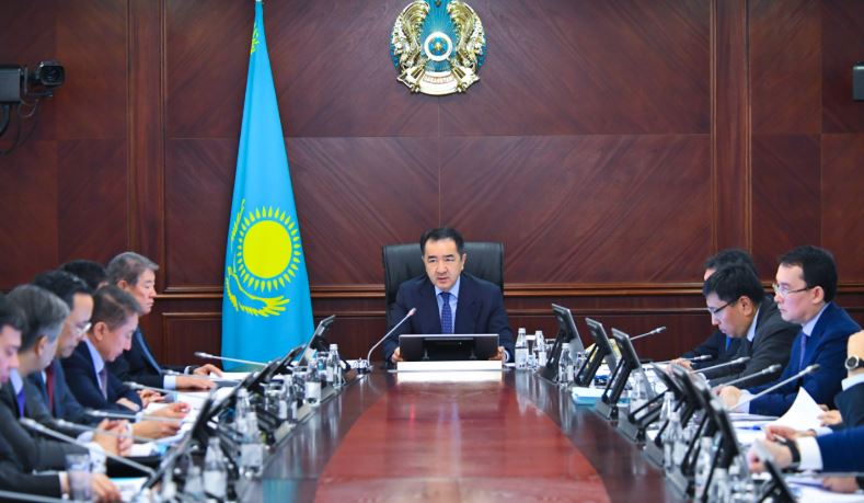 B.Saǵyntaev energııa únemdeý jobalary boıynsha ınvestorlarmen jumysty jandandyrýdy tapsyrdy