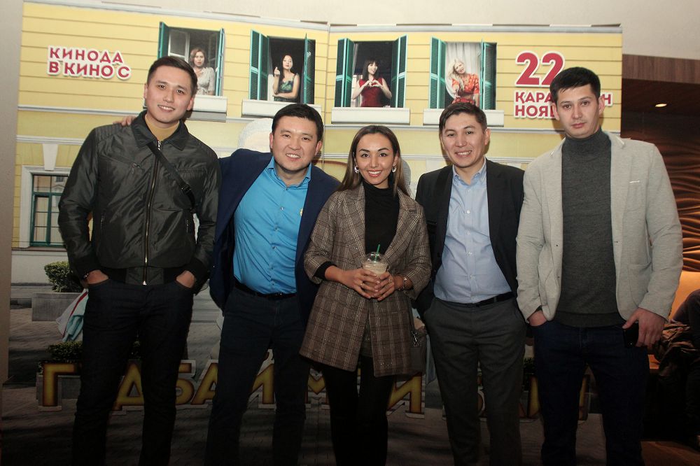 Almatyda jańa komedııalyq fılmniń tusaýy kesildi