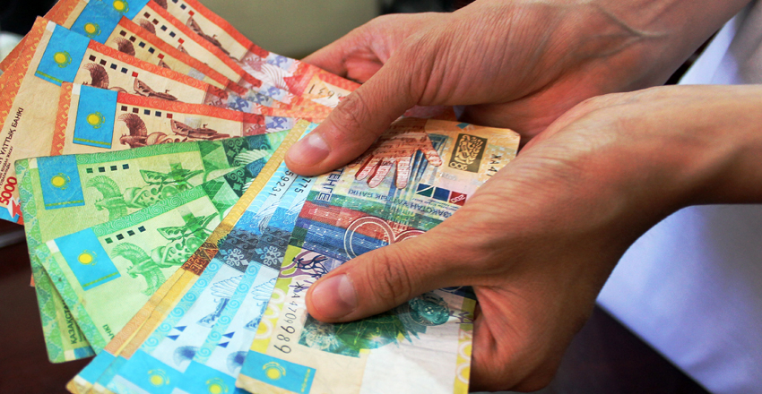 Jetpis myń adamnyń jalaqysy ósedi