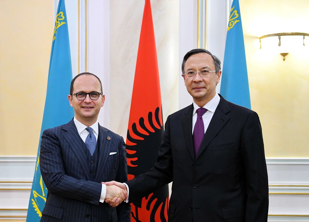 Albanııanyń Syrtqy ister mınıstri Qazaqstanǵa alǵashqy resmı saparmen keldi