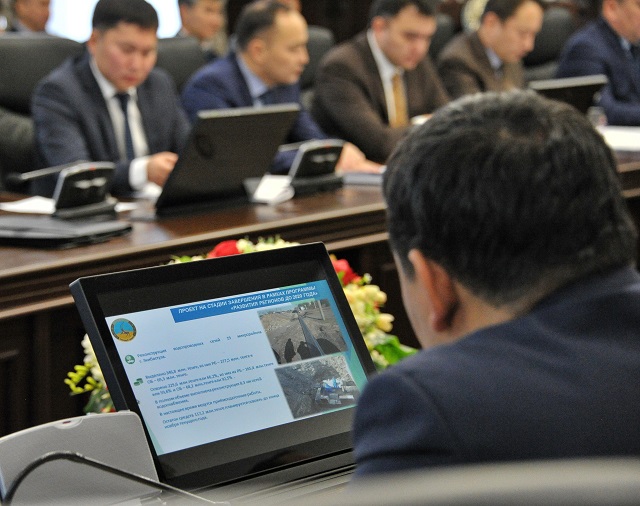 Pavlodarda apparattyq jıyndar onlaın rejımde ótedi