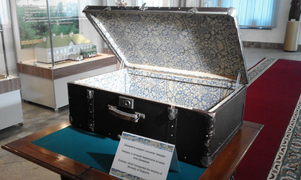 Shákárimniń súıegi salynǵan shabadan