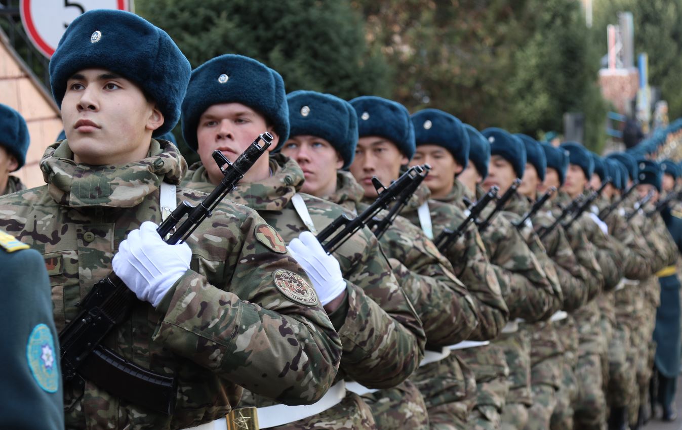 Almatyda Memlekettik Kúzet sarbazdary ant qabyldady