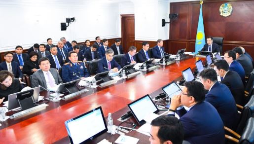 Premer-Mınıstr óńirlerdiń ákimderine naryqtardyń azyq-túlik ónimderimen tolyǵýyn baqylaýdy tapsyrdy