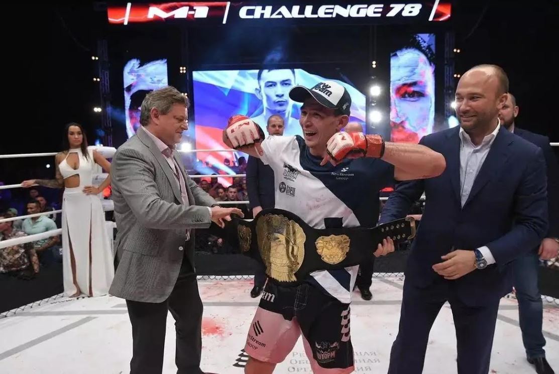 Damır Ismaǵulov jekpe-jekke Avstralııada daıarlanýda