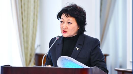 Jarty jylda oqý ortalyqtarynda 42 myńnan astam adam til kýrstarynan ótti — Mádenıet mınıstrligi