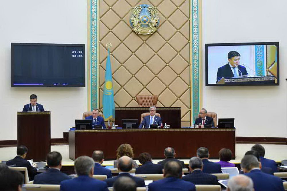 Senatta úshjyldyq bıýdjet qaraldy