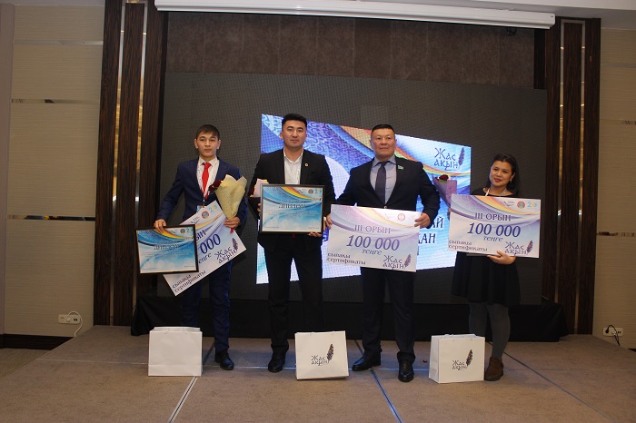 Elordanyń 20 jyldyǵyna oraı uıymdastyrylǵan jas aqyndar músháırasynyń jeńimpazdary anyqtaldy