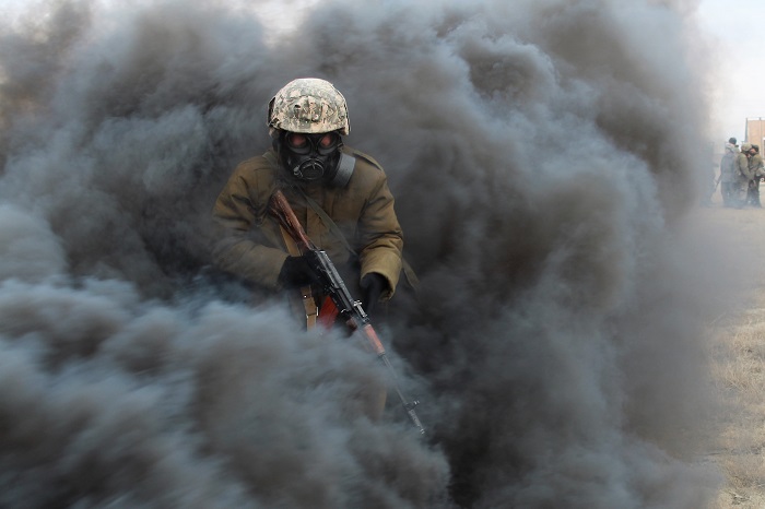 Elimizdiń Batys aımaǵyna shaqyrylǵan jas sarbazdar tunǵysh ret urys qarýynan oq atty