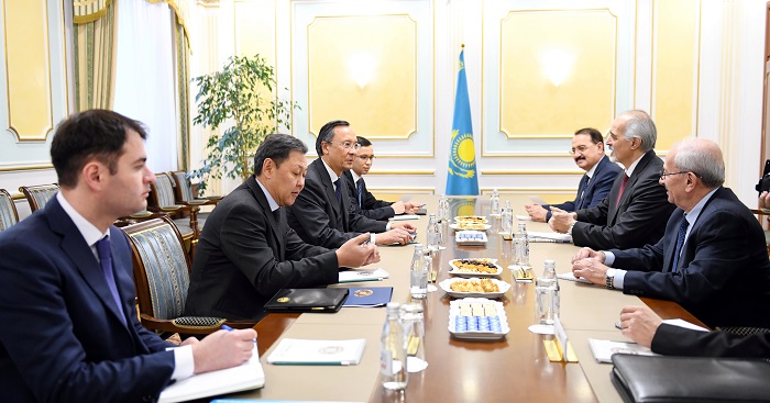 Q. Ábdirahmanov Sırııa Úkimeti jáne qarýly oppozısııa delegasııalarymen kezdesti