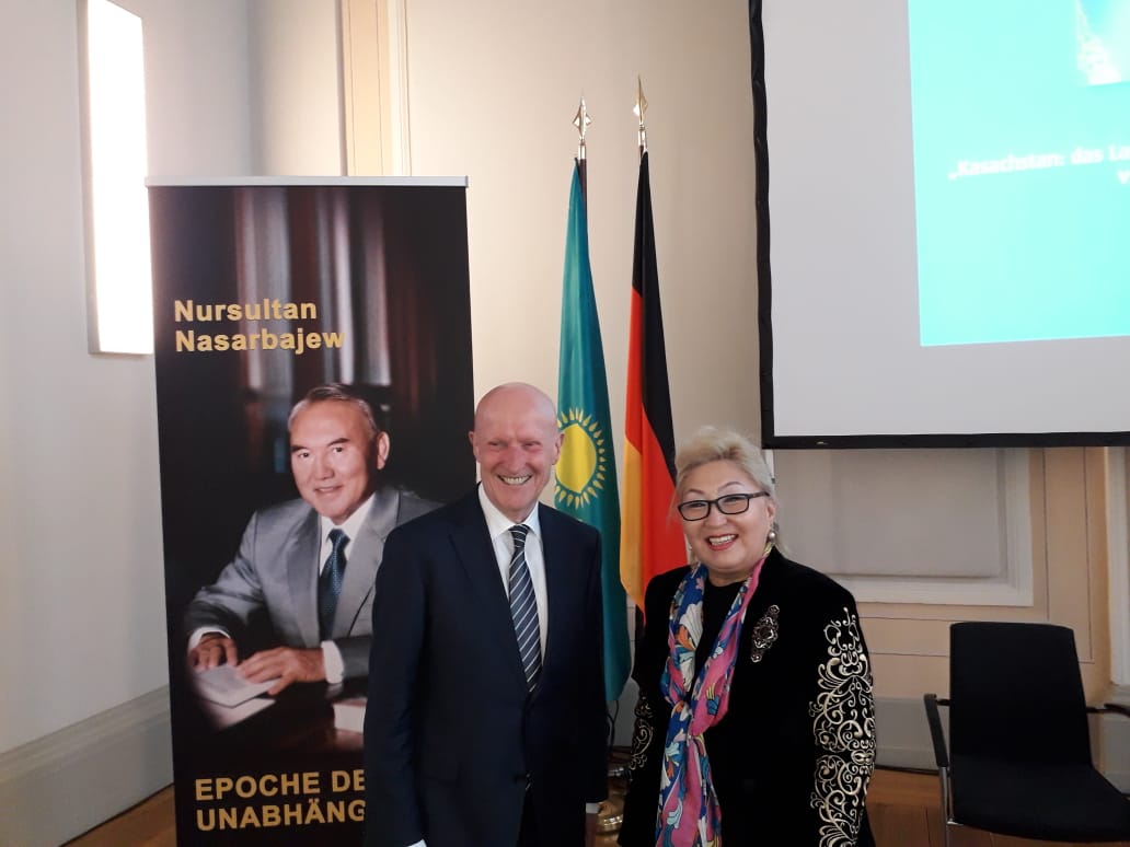 Berlınde Elbasynyń «Táýelsizdik dáýiri» kitabynyń tusaýkeseri ótti