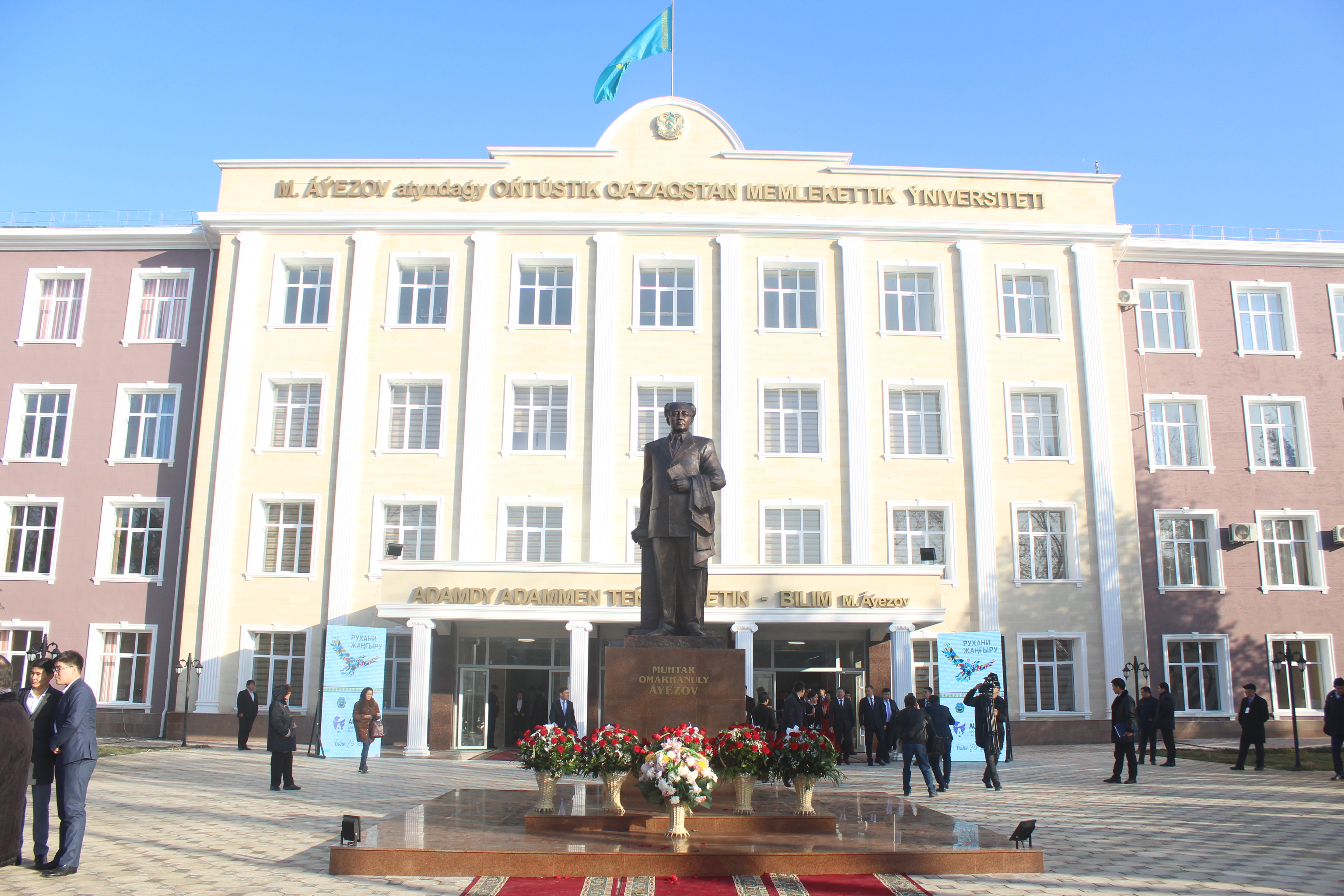 Shymkentte M.Áýezovtiń eskertkishi ashyldy