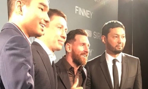 Barselonada Lıonel Messı qazaqstandyq boksshy Gennadıı Golovkınmen sýretke tústi