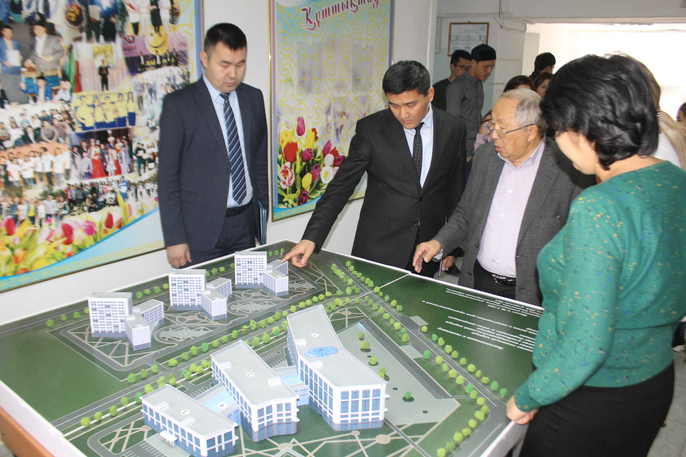 «Sanaly urpaq – jarqyn bolashaq» front-ofısi men «Adaldyq dúkeni» ashyldy