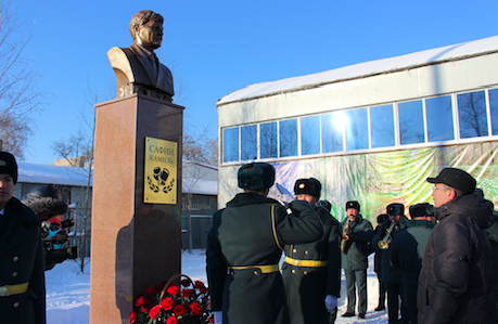 Soltústikqazaqstandyq dańqty boksshyǵa músin qoıyldy