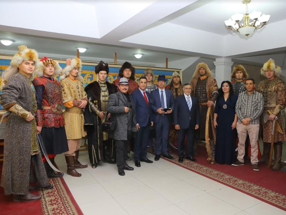 Mádenı baılanystardy nyǵaıtýǵa baǵyttalǵan saltanatty jıynǵa arab eliniń ókilderi qatysty