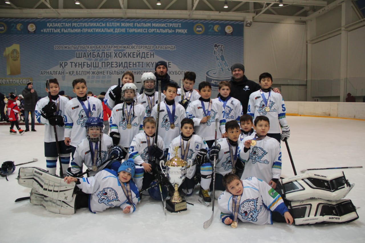 Jas hokkeıshilerdiń básekesi óz máresine jetti