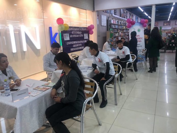 Shymkentte qoǵamdyq oryndarda VICh ınfeksııasyna qarsy tekserý jumystary júrgizildi