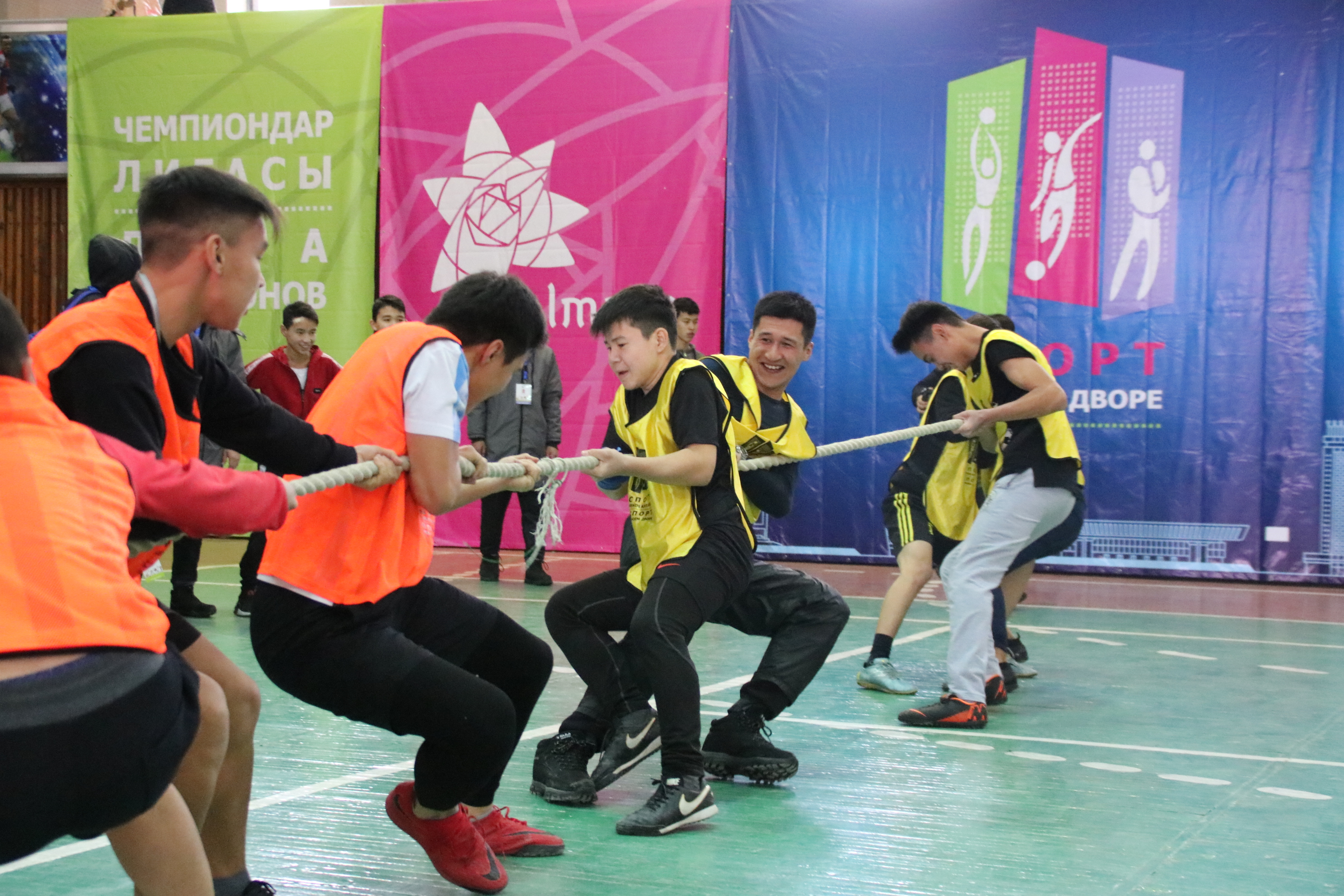 Almatyda jas órender arasynda jarys ótti