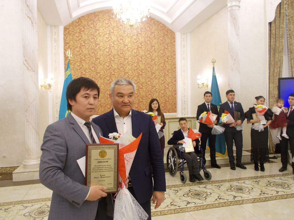 «Jyldyń jas aqyny» bolyp Mereı Qart tanyldy