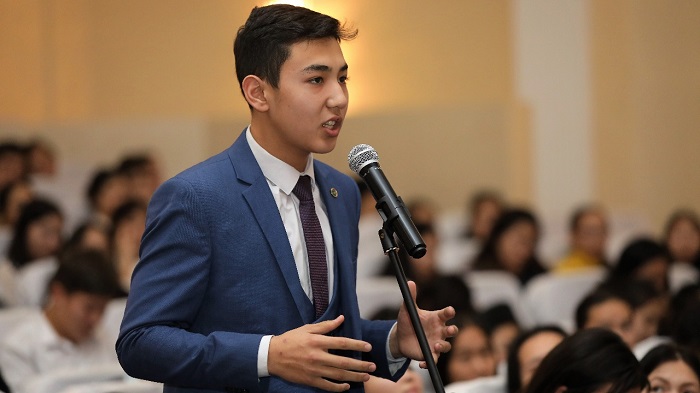 Aqtóbe oblysynyń jastary sarapshylarmen birge Prezıdenttiń maqalasyn talqylady