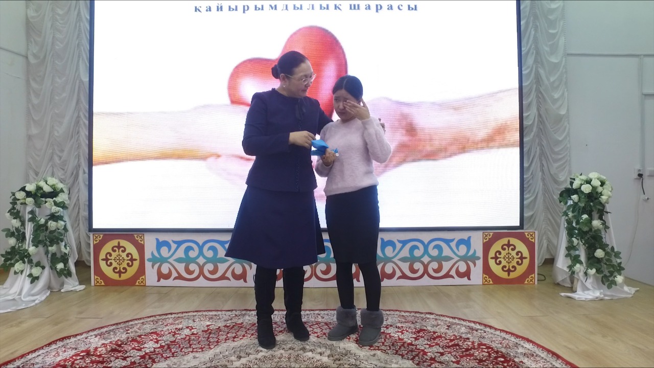 Semeıdegi kolledj ujymy boıjetkenge páter alyp berdi