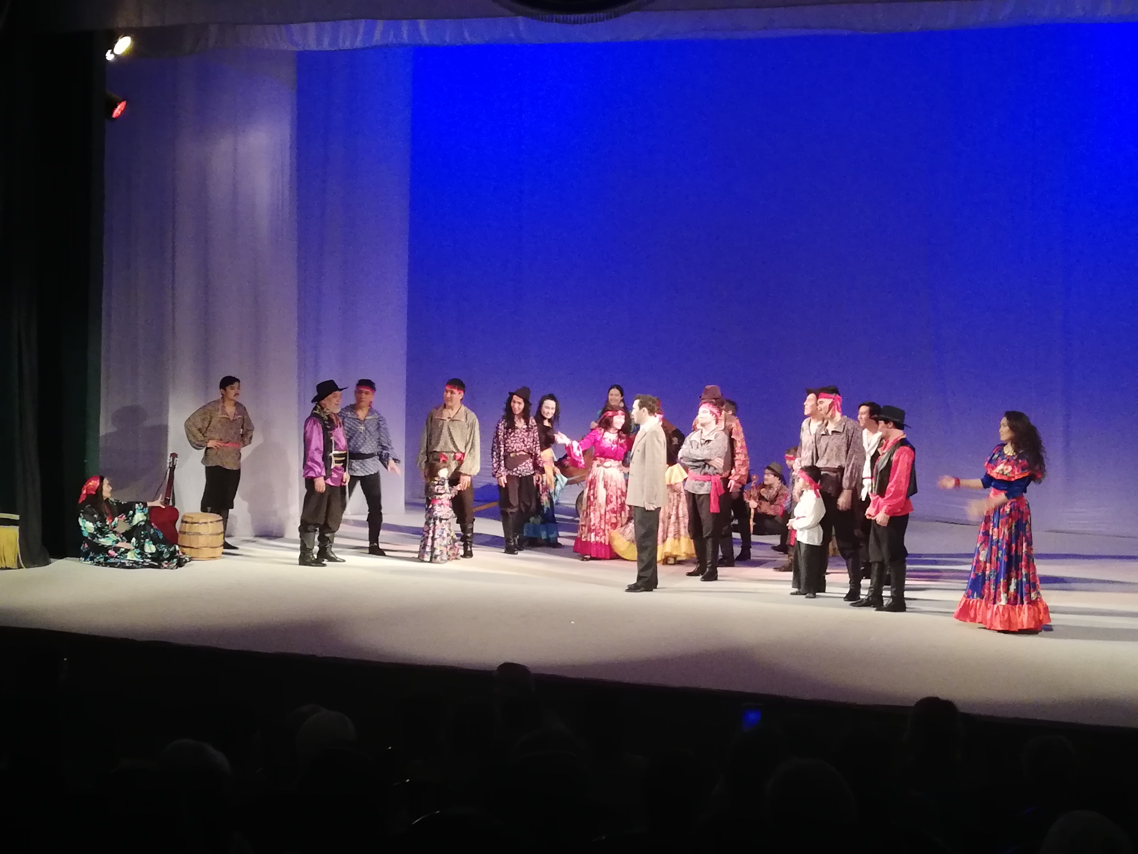 Qostanaı oblystyq qazaq drama teatry Shámshi týraly spektakl qoıdy