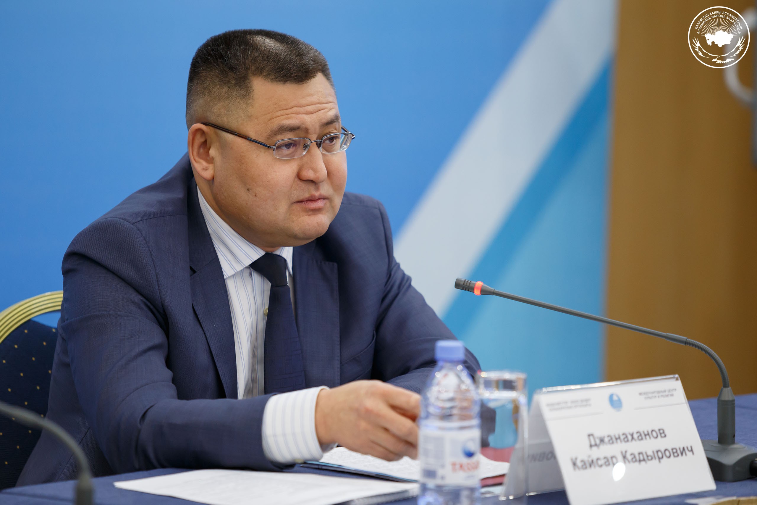 Qazaq Eli áýelden eshkimdi ultyna, dinine qarap bólgen emes - Qaısar Janahanov