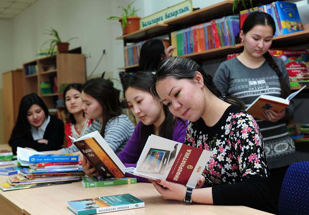 Jaratylystaný pánderin aǵylshyn tilinde oqytatyn muǵalimderge qoldaý artady