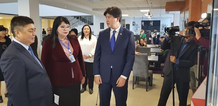 Aqtaýda «Sanaly urpaq» jobalyq keńsesi jáne «Adaldyq dúkeni» ashyldy 