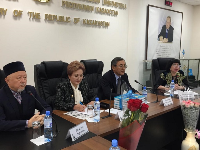 «Alash ádebıettanýy» atty kitabynyń tusaýkeseri ótti