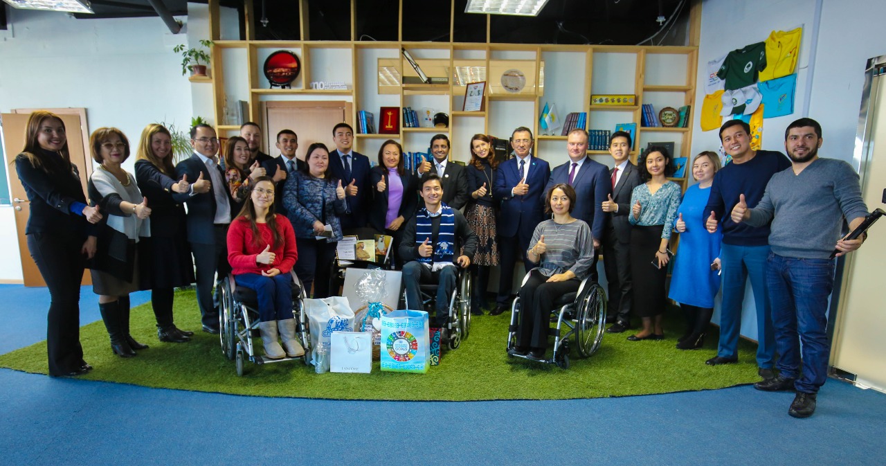 Belgili paralımpıadashy Serik Esmatovqa kómek kórsetildi