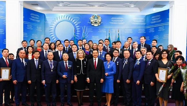 Baqytjan Saǵyntaev memlekettik qyzmetkerler men ulttyq kompanııalardyń qyzmetkerlerine marapattar tabystady