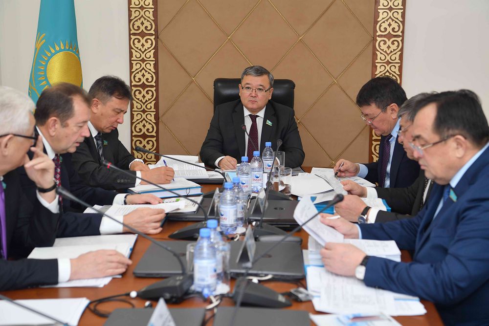 Senat komıtetinde «Tabıǵı monopolııalar týraly» zań jobasy qaraldy