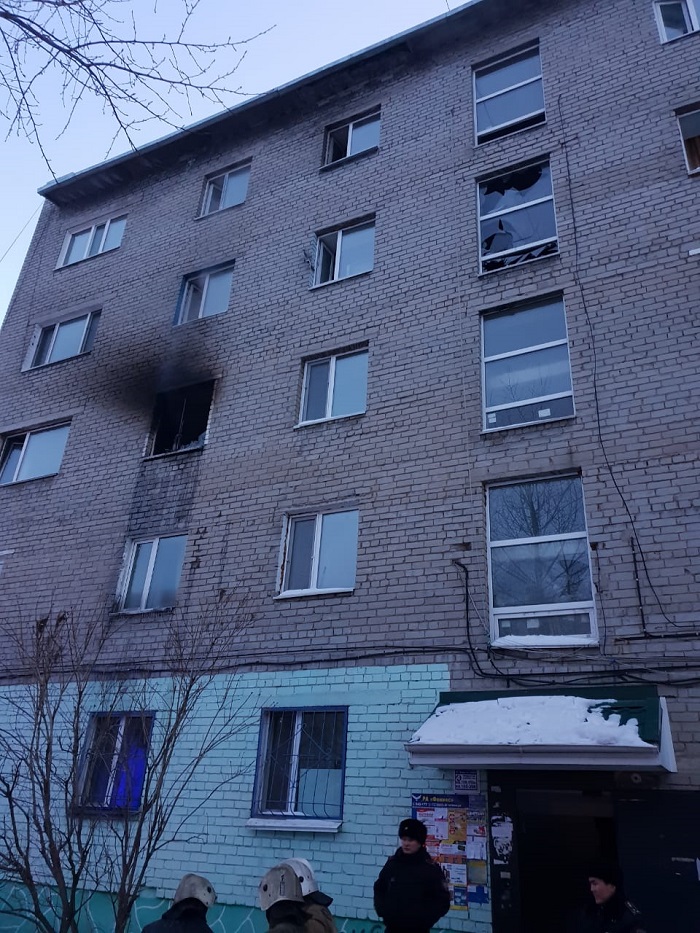 Qostanaıda kóp qabatty úıdegi bir páter órtenip, eki adam qaza boldy