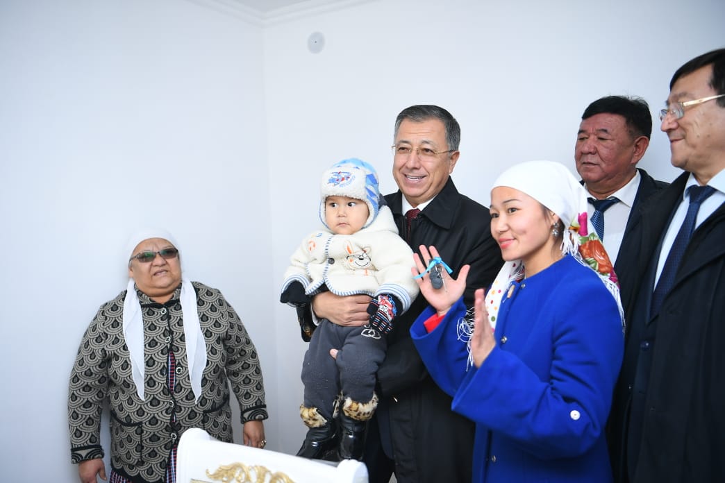 Túrkistanda Táýelsizdik kúnine oraı jas mamandar baspanaly boldy 