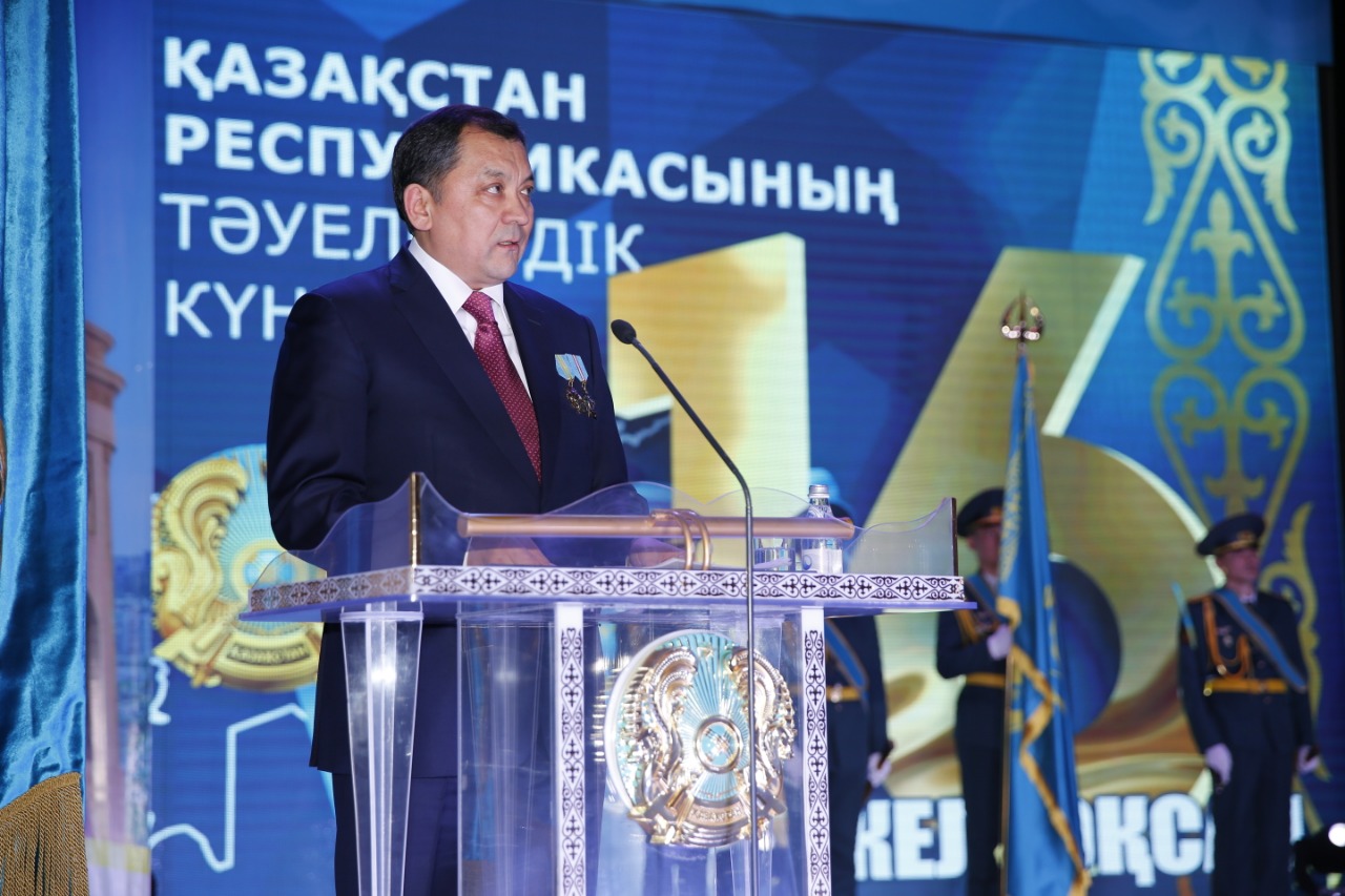 Táýelsizdik kúni qarsańynda Atyraýda memlekettik marapattar tapsyryldy 