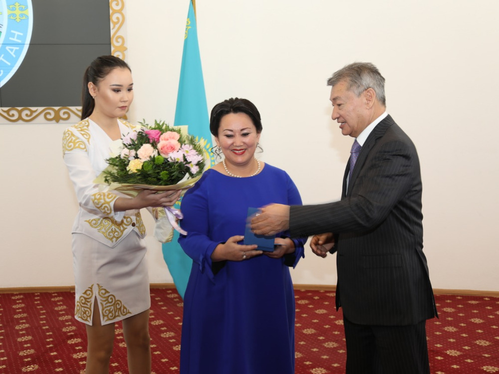 ShQO-da turǵyndar úshin basyn qaterge tikken memlekettik qyzmetker «Qurmet» ordenin aldy