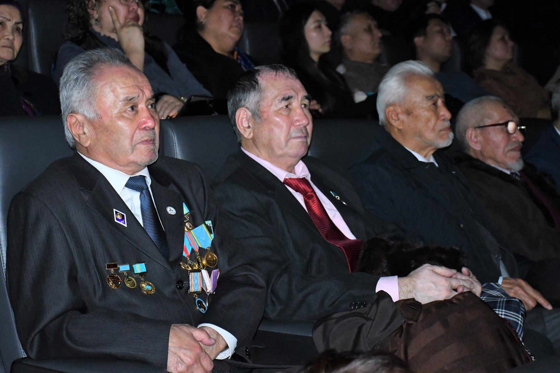 Shymkenttikter «Elbasy joly. Astana» kórkem fılmin tamashalady