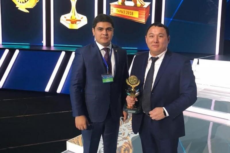 Á.Jaqsylyqov: Taýarly-sút fermasyn quryp, 100 bas sıyr ustaýdamyz