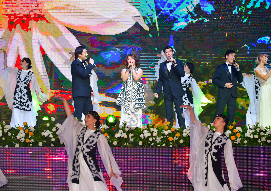 Samal Eslámova tamyljyta án shyrqap, jerlesterin  tánti etti